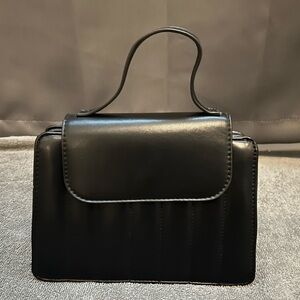 Urban Expressions Elegant Black Handbag

Gently used. No shoulder strap.